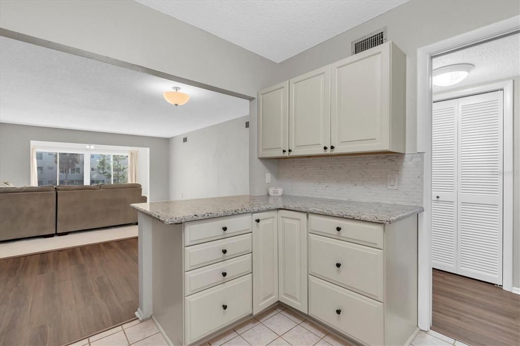 For Rent: $1,650 (2 beds, 2 baths, 1370 Square Feet)