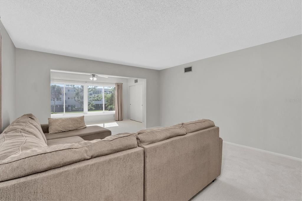 For Rent: $1,650 (2 beds, 2 baths, 1370 Square Feet)