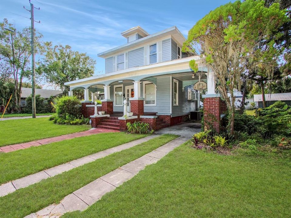 For Sale: $389,900 (3 beds, 2 baths, 1896 Square Feet)