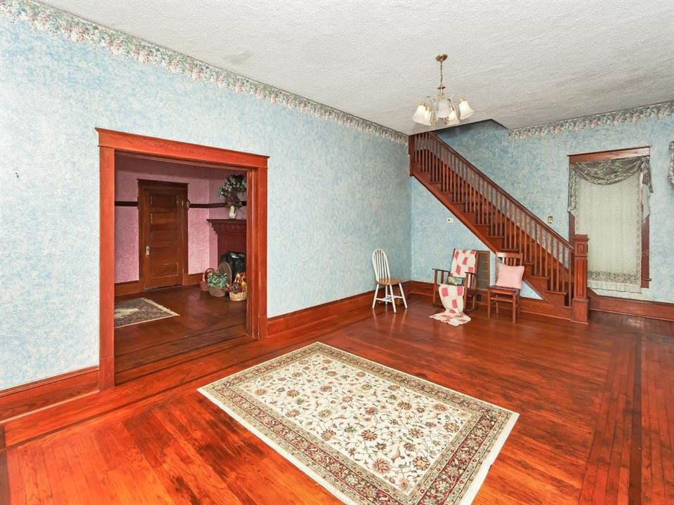 For Sale: $389,900 (3 beds, 2 baths, 1896 Square Feet)