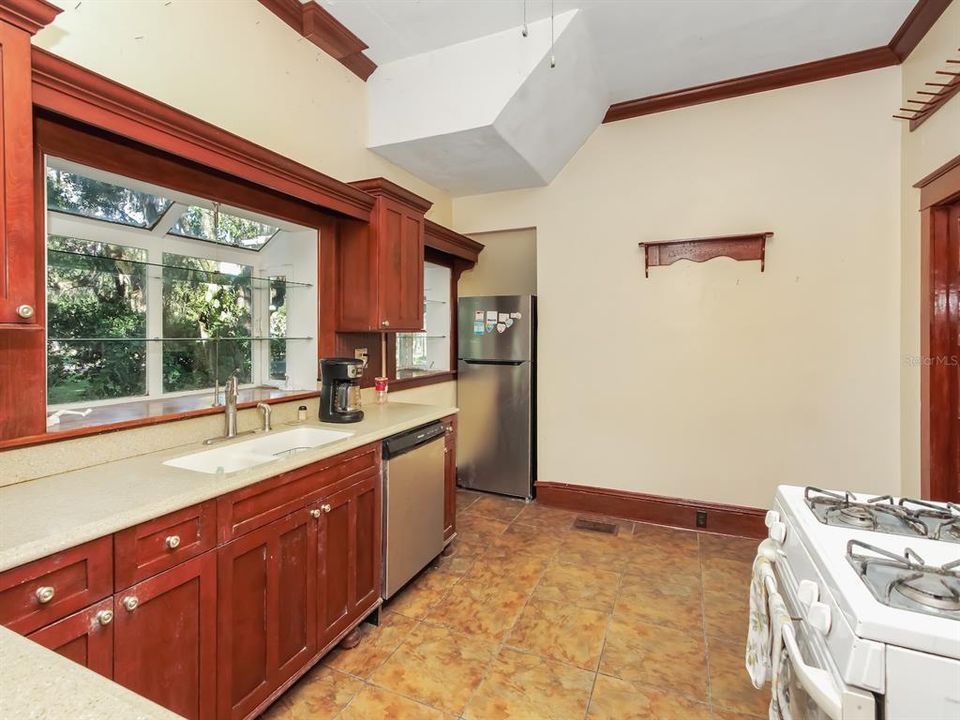 For Sale: $389,900 (3 beds, 2 baths, 1896 Square Feet)