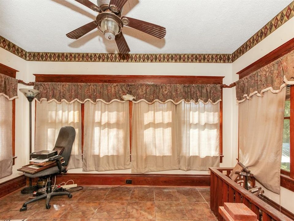 For Sale: $389,900 (3 beds, 2 baths, 1896 Square Feet)