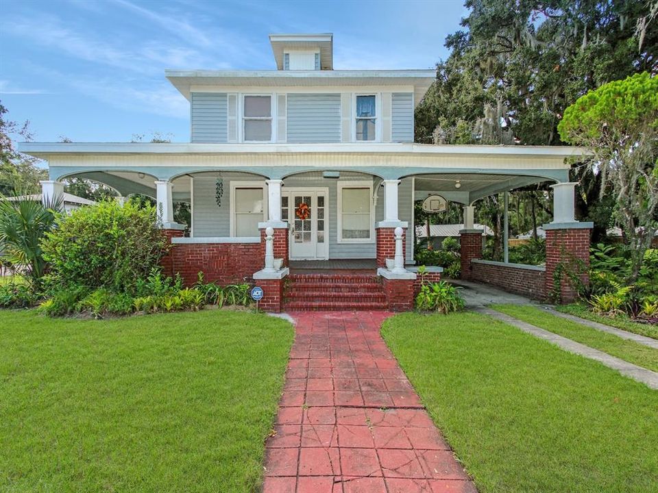 For Sale: $389,900 (3 beds, 2 baths, 1896 Square Feet)