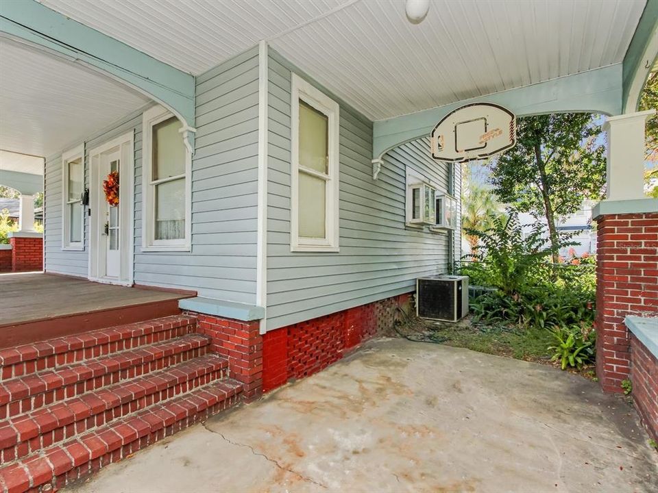 For Sale: $389,900 (3 beds, 2 baths, 1896 Square Feet)