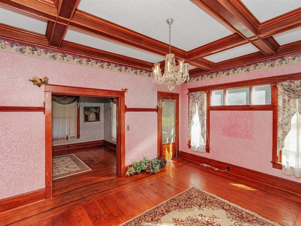 For Sale: $389,900 (3 beds, 2 baths, 1896 Square Feet)