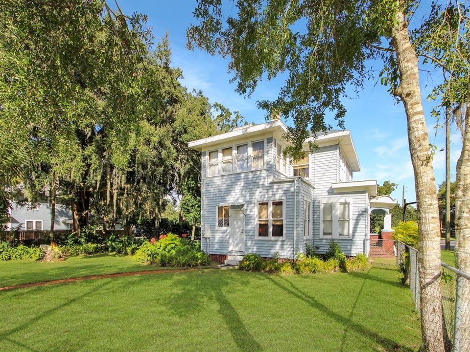 For Sale: $389,900 (3 beds, 2 baths, 1896 Square Feet)