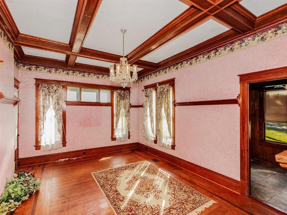 For Sale: $389,900 (3 beds, 2 baths, 1896 Square Feet)