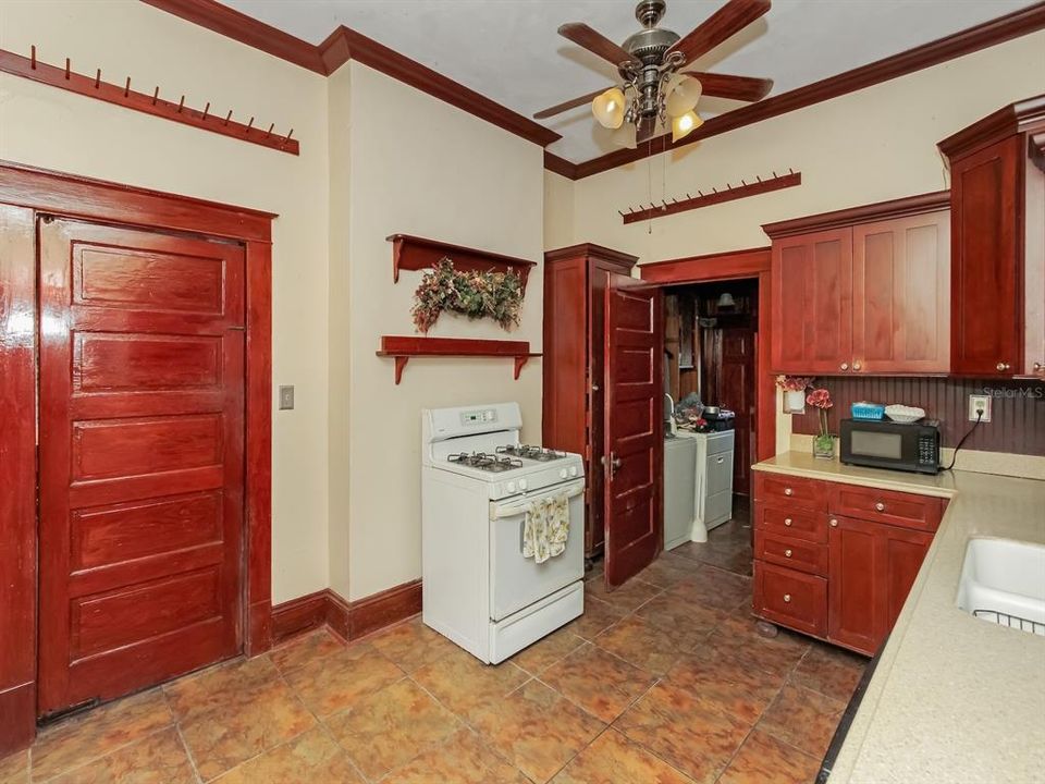 For Sale: $389,900 (3 beds, 2 baths, 1896 Square Feet)