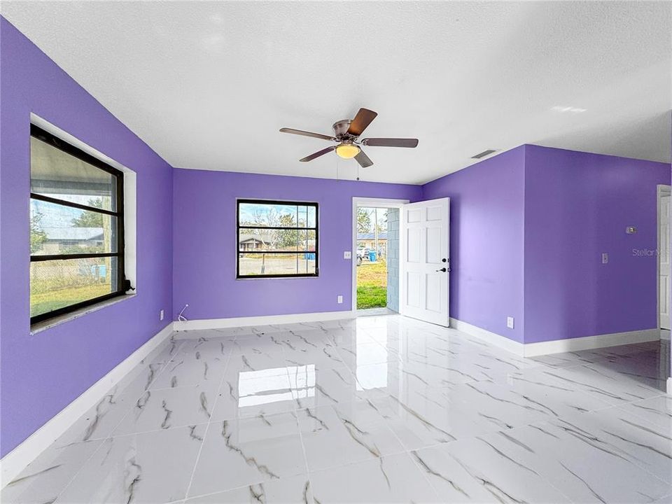 For Rent: $1,700 (3 beds, 1 baths, 1011 Square Feet)