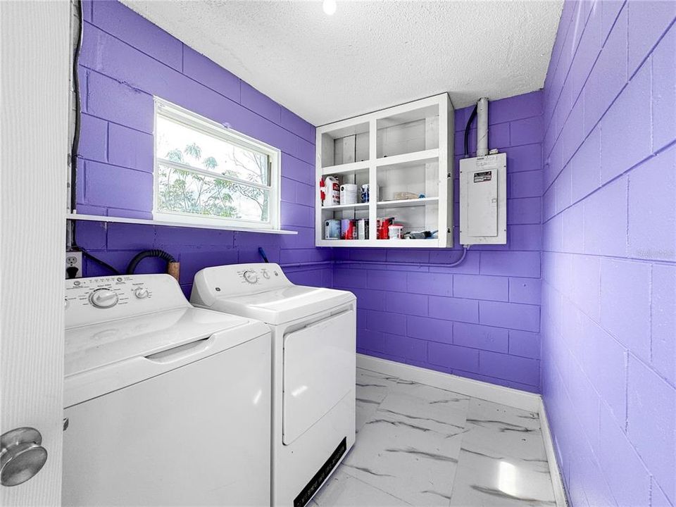 For Rent: $1,700 (3 beds, 1 baths, 1011 Square Feet)