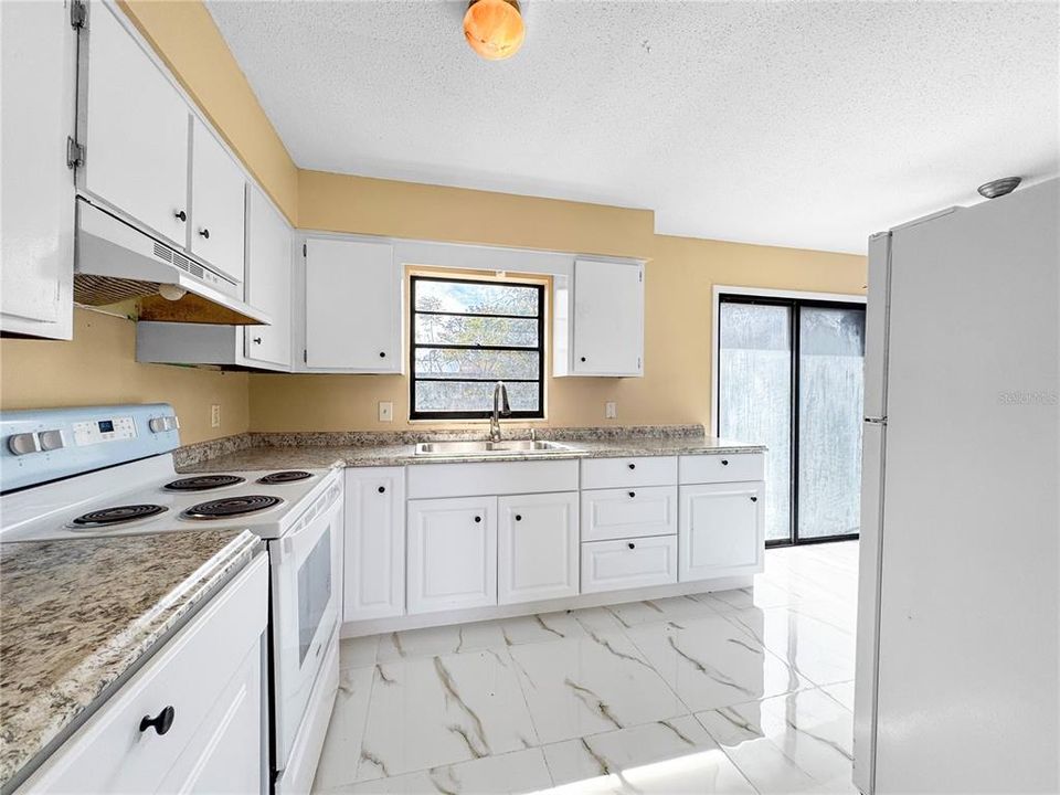 For Rent: $1,700 (3 beds, 1 baths, 1011 Square Feet)