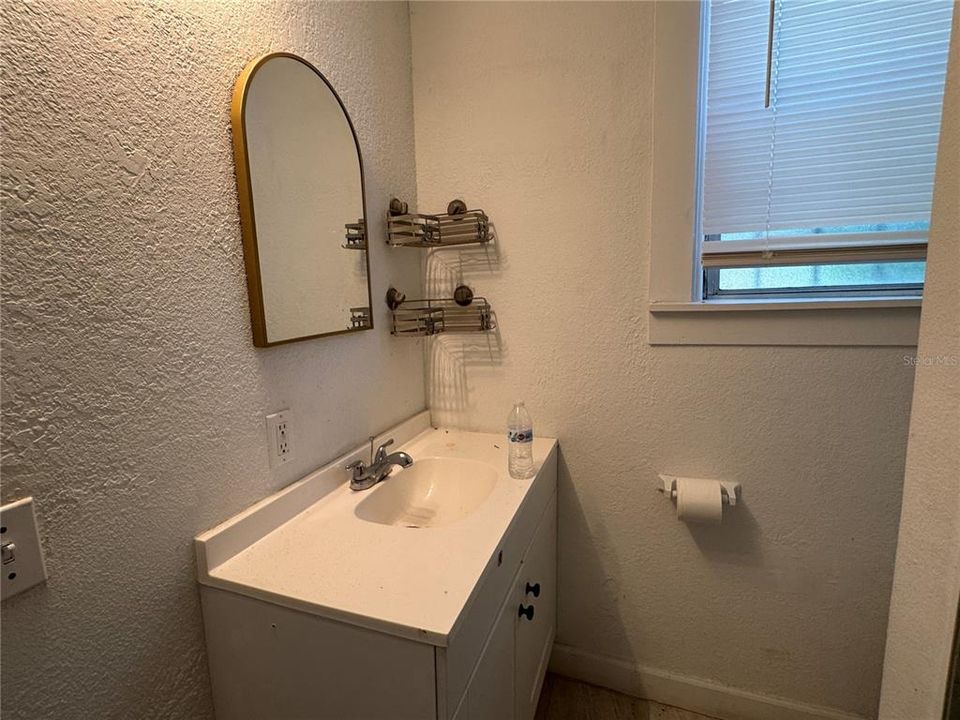 For Rent: $1,745 (3 beds, 1 baths, 1103 Square Feet)
