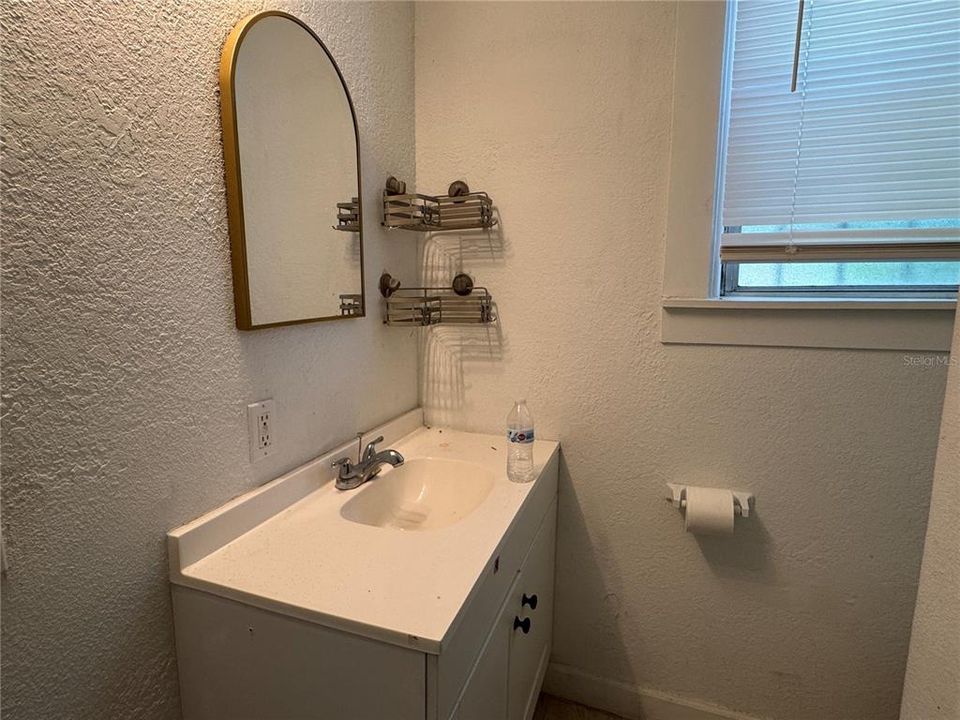 For Rent: $1,745 (3 beds, 1 baths, 1103 Square Feet)