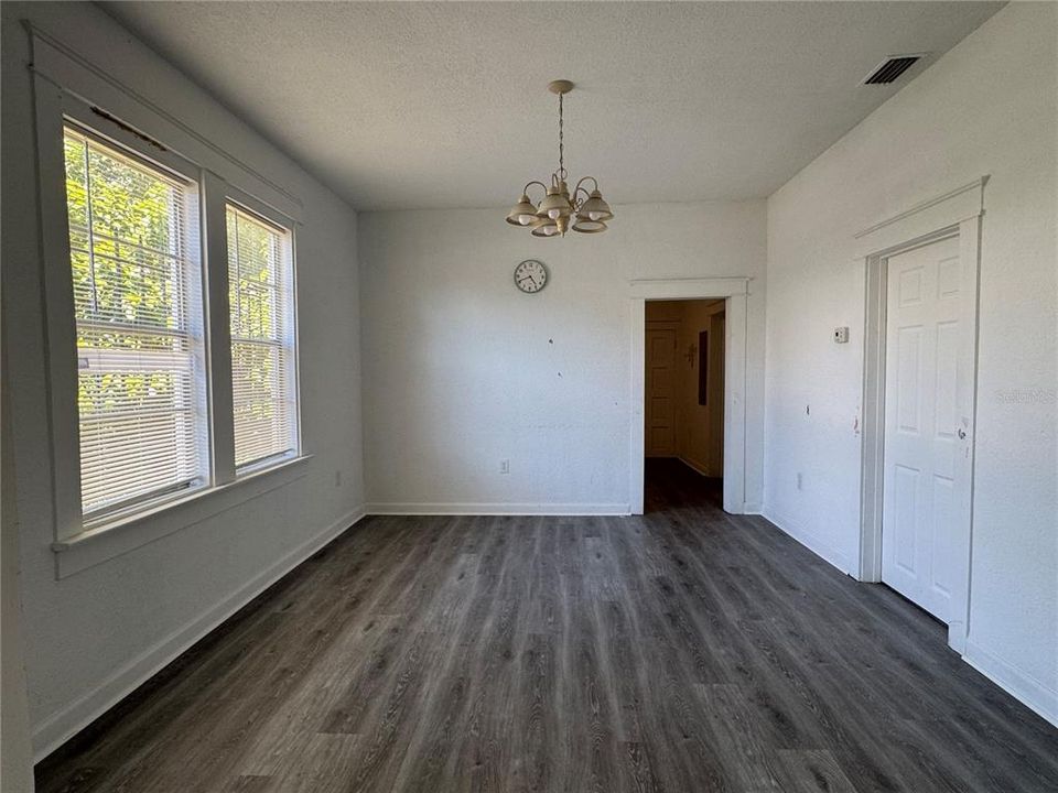 For Rent: $1,745 (3 beds, 1 baths, 1103 Square Feet)