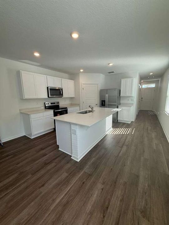 For Rent: $2,300 (4 beds, 2 baths, 1665 Square Feet)