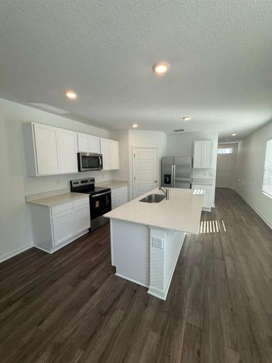 For Rent: $2,300 (4 beds, 2 baths, 1665 Square Feet)