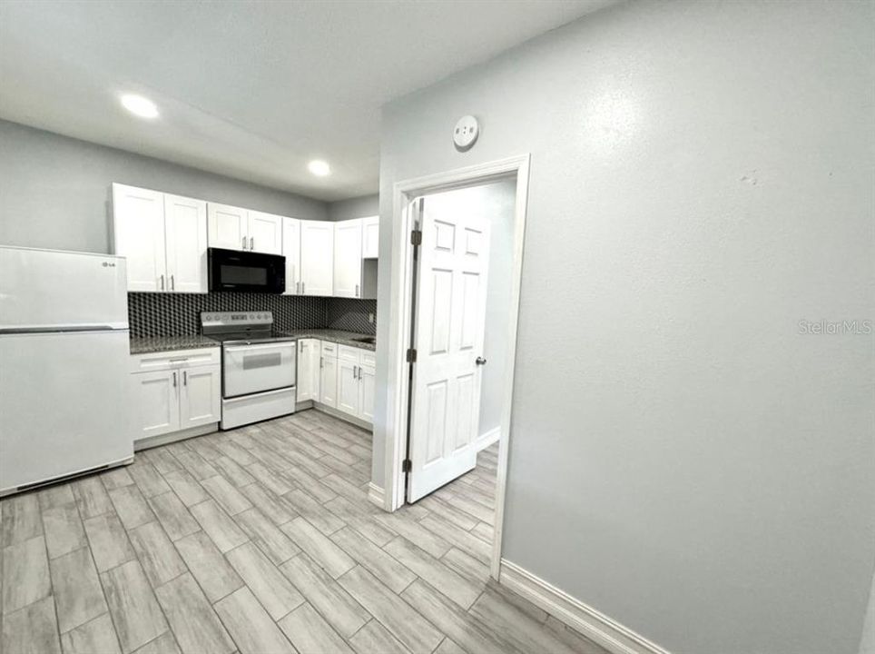 For Rent: $1,200 (1 beds, 1 baths, 432 Square Feet)