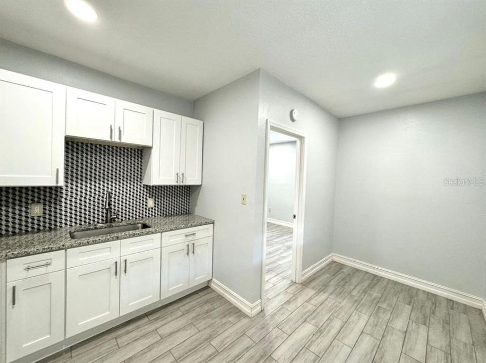 For Rent: $1,200 (1 beds, 1 baths, 432 Square Feet)