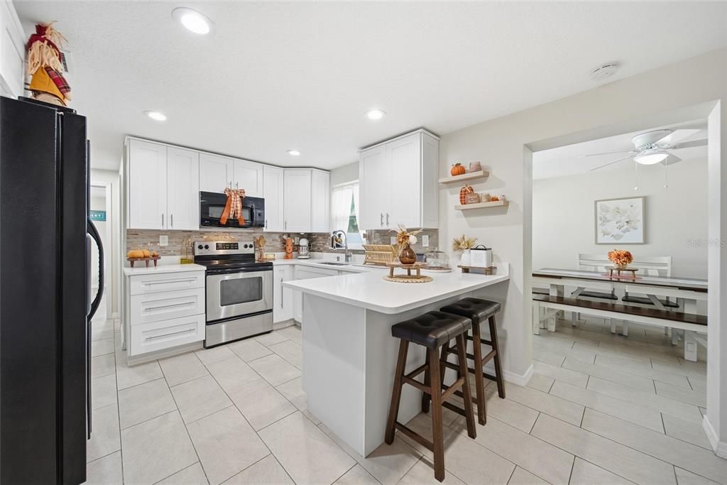 For Sale: $268,900 (2 beds, 2 baths, 1004 Square Feet)