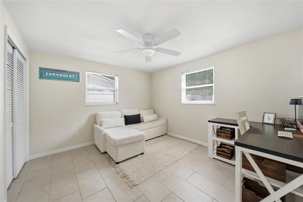 For Sale: $268,900 (2 beds, 2 baths, 1004 Square Feet)