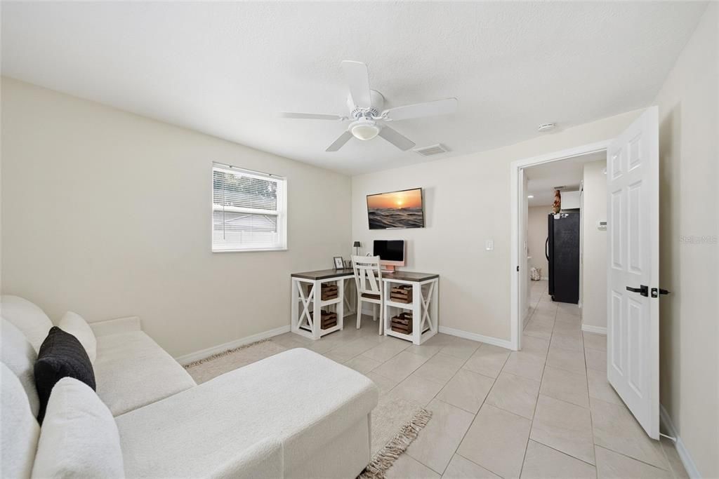 For Sale: $268,900 (2 beds, 2 baths, 1004 Square Feet)