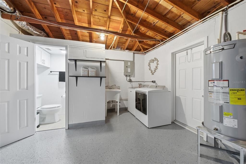 For Sale: $268,900 (2 beds, 2 baths, 1004 Square Feet)