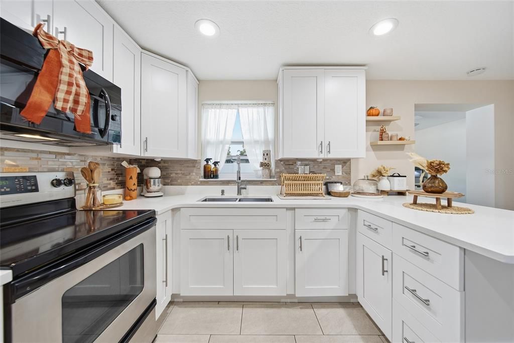 For Sale: $268,900 (2 beds, 2 baths, 1004 Square Feet)