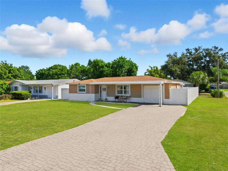 For Sale: $268,900 (2 beds, 2 baths, 1004 Square Feet)