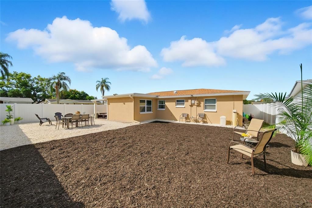 For Sale: $268,900 (2 beds, 2 baths, 1004 Square Feet)