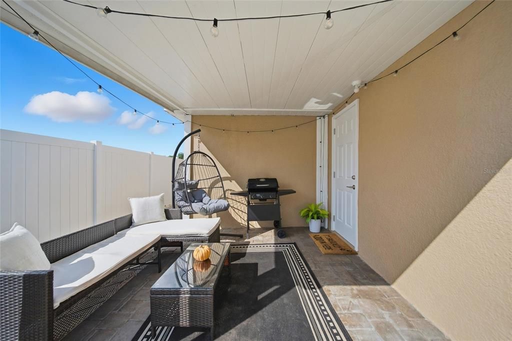 For Sale: $268,900 (2 beds, 2 baths, 1004 Square Feet)