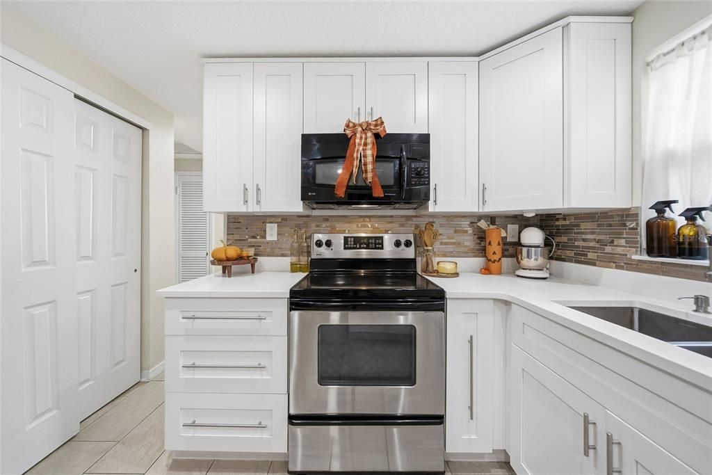 For Sale: $268,900 (2 beds, 2 baths, 1004 Square Feet)