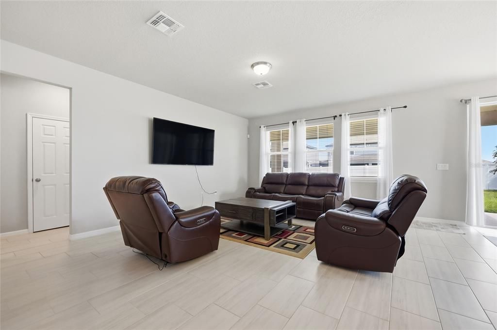 For Sale: $675,000 (5 beds, 4 baths, 3508 Square Feet)