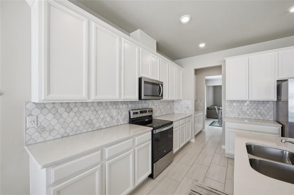 For Sale: $675,000 (5 beds, 4 baths, 3508 Square Feet)