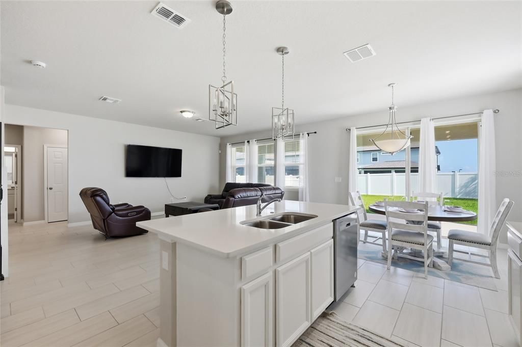 For Sale: $675,000 (5 beds, 4 baths, 3508 Square Feet)