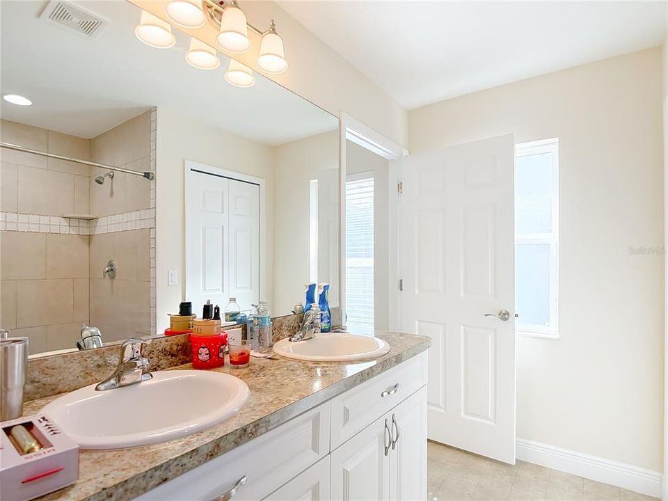 En Venta: $315,000 (3 camas, 2 baños, 1413 Pies cuadrados)