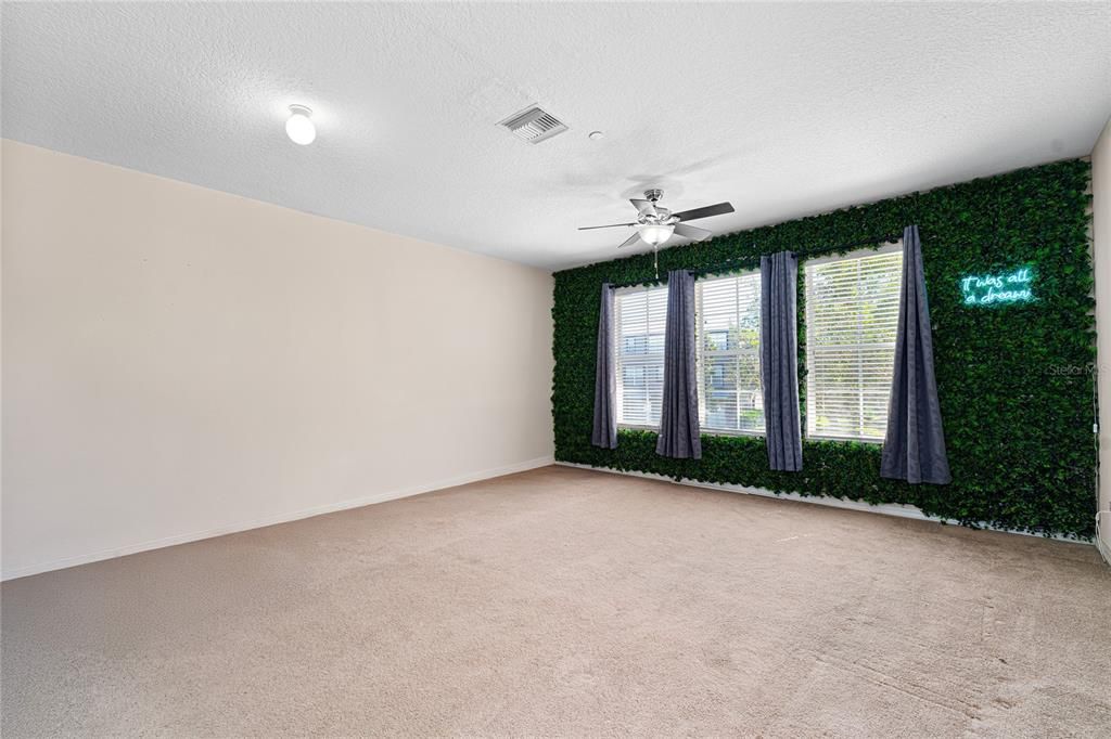 For Sale: $310,000 (3 beds, 3 baths, 1995 Square Feet)