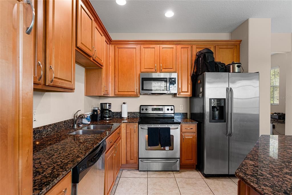 For Sale: $310,000 (3 beds, 3 baths, 1995 Square Feet)