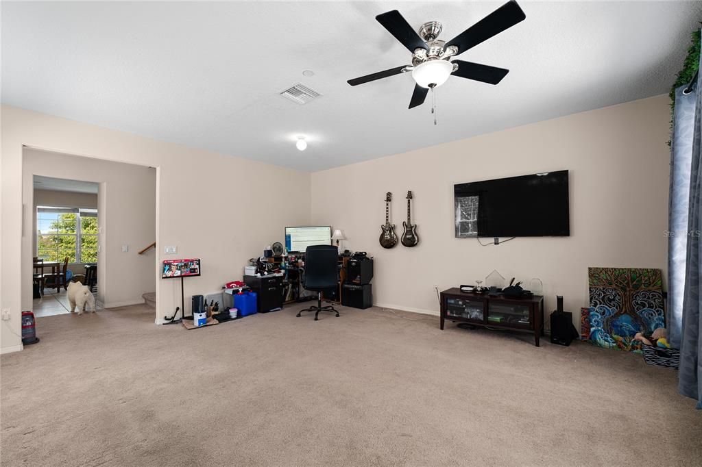 For Sale: $310,000 (3 beds, 3 baths, 1995 Square Feet)