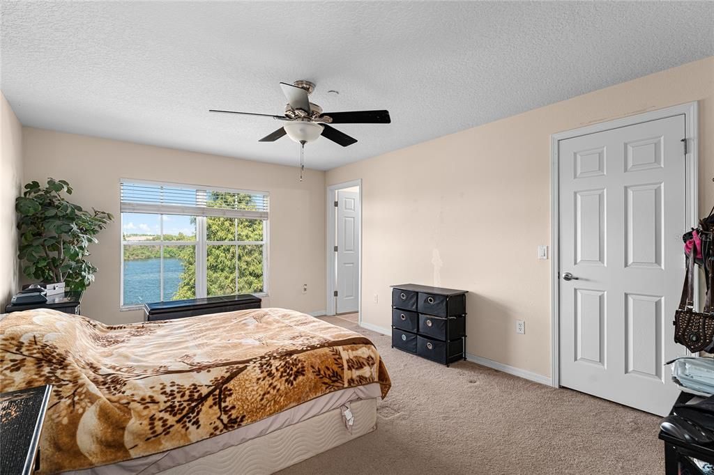 For Sale: $310,000 (3 beds, 3 baths, 1995 Square Feet)