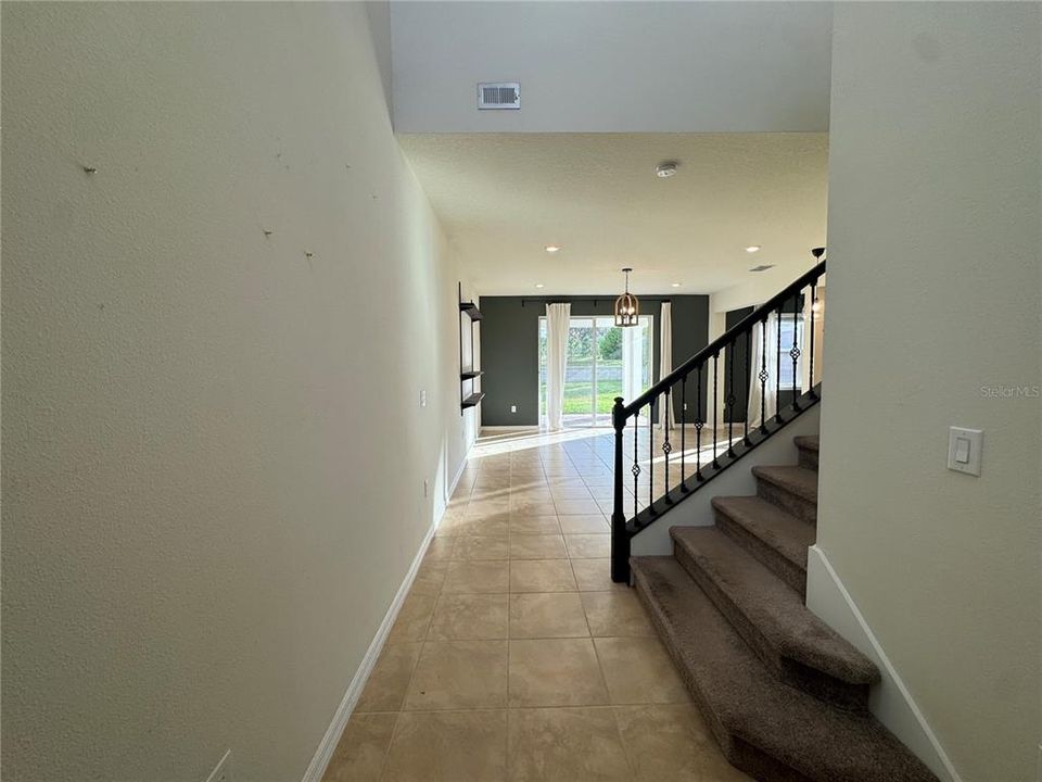 For Rent: $2,990 (4 beds, 2 baths, 1811 Square Feet)