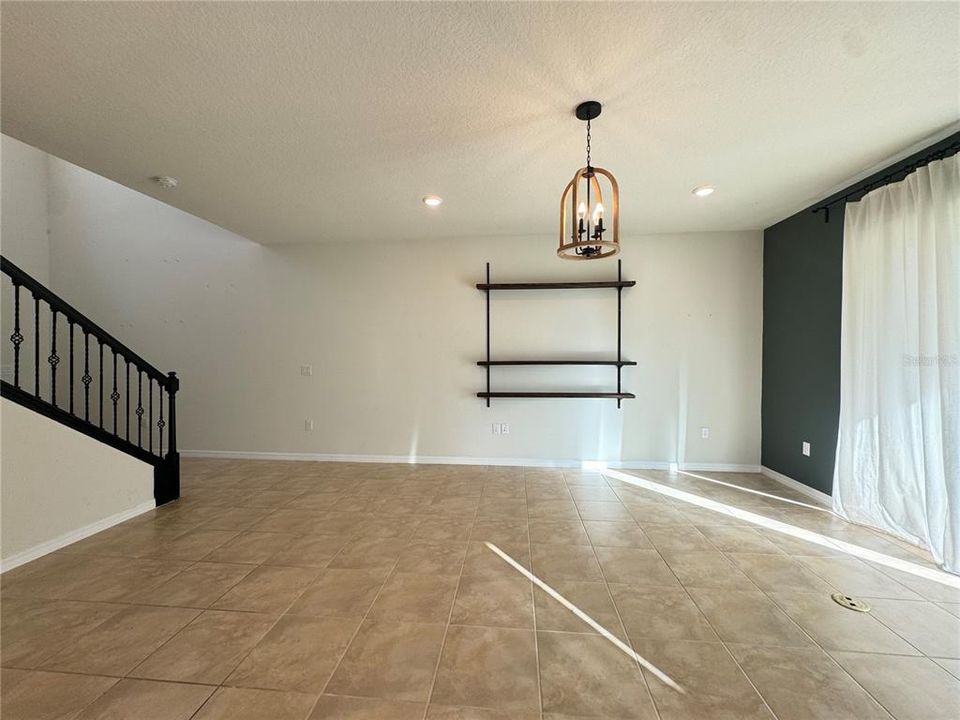 For Rent: $2,990 (4 beds, 2 baths, 1811 Square Feet)