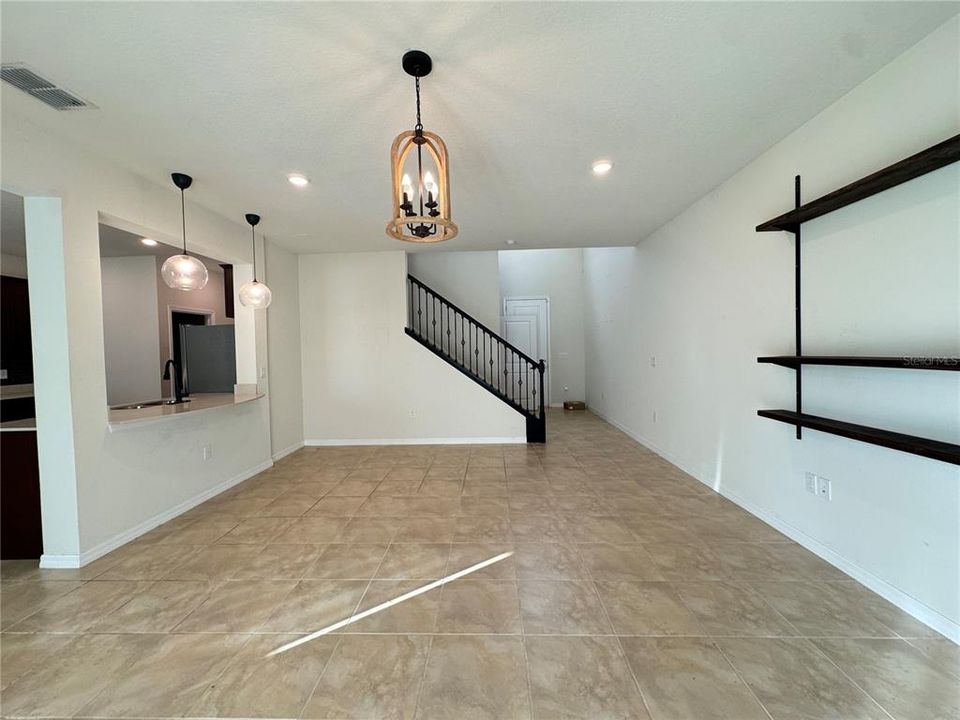 For Rent: $2,990 (4 beds, 2 baths, 1811 Square Feet)