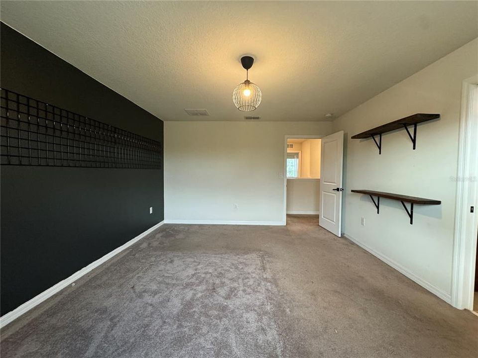 For Rent: $2,990 (4 beds, 2 baths, 1811 Square Feet)