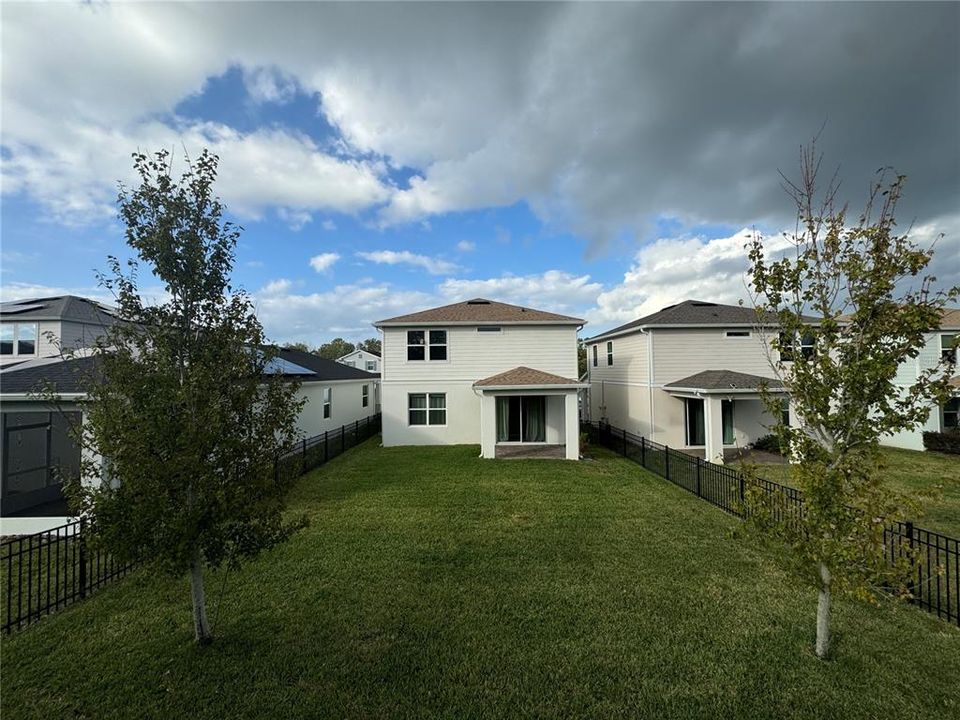 For Rent: $2,990 (4 beds, 2 baths, 1811 Square Feet)