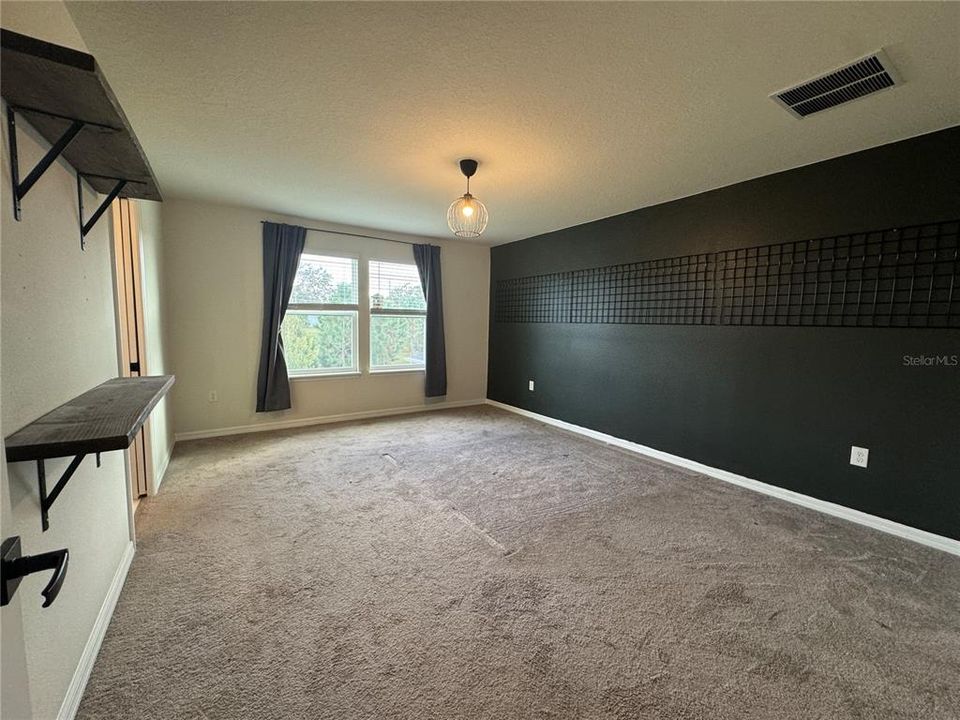 For Rent: $2,990 (4 beds, 2 baths, 1811 Square Feet)