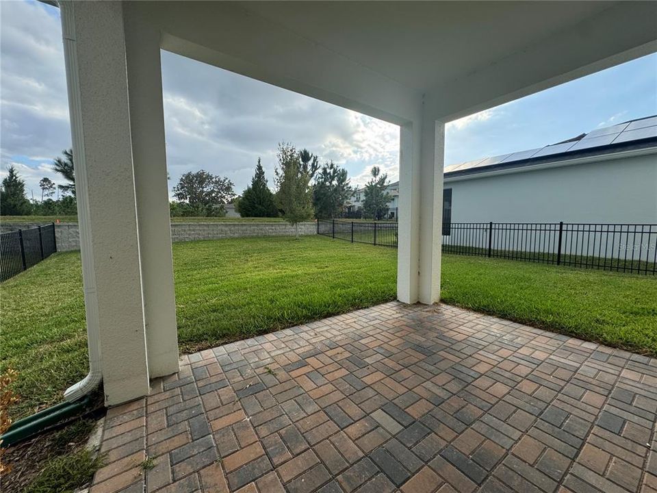 For Rent: $2,990 (4 beds, 2 baths, 1811 Square Feet)