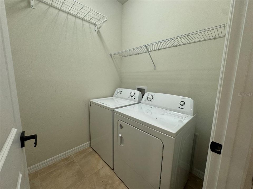 For Rent: $2,990 (4 beds, 2 baths, 1811 Square Feet)