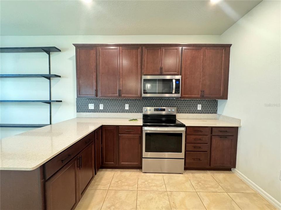 For Rent: $2,990 (4 beds, 2 baths, 1811 Square Feet)