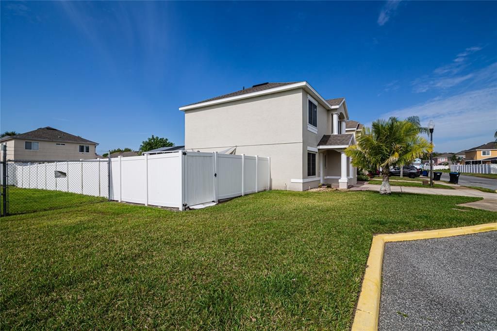 Active With Contract: $2,990 (4 beds, 2 baths, 1530 Square Feet)