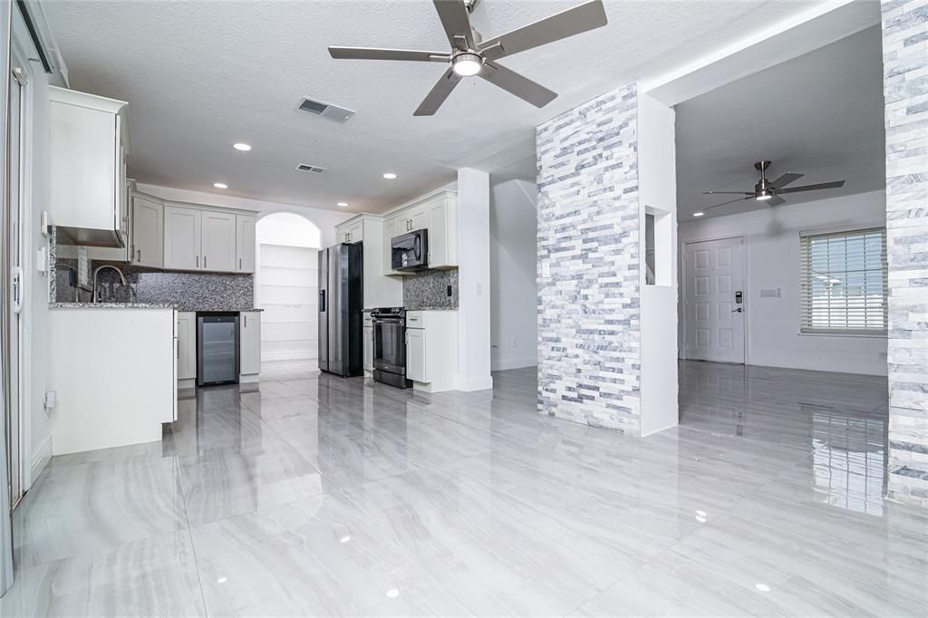 Active With Contract: $2,990 (4 beds, 2 baths, 1530 Square Feet)